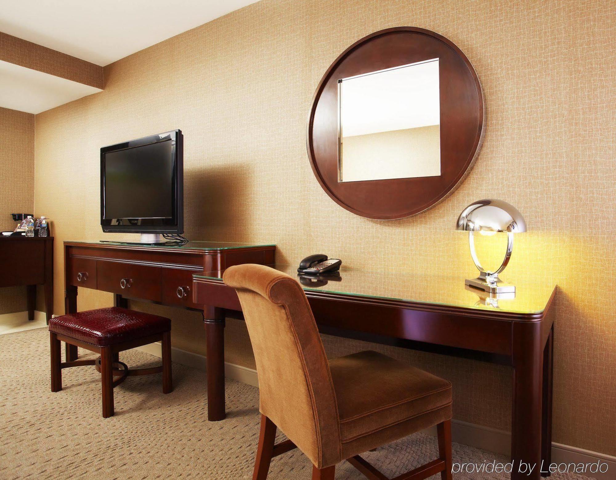 Sheraton Lisle Naperville Hotel Exterior photo